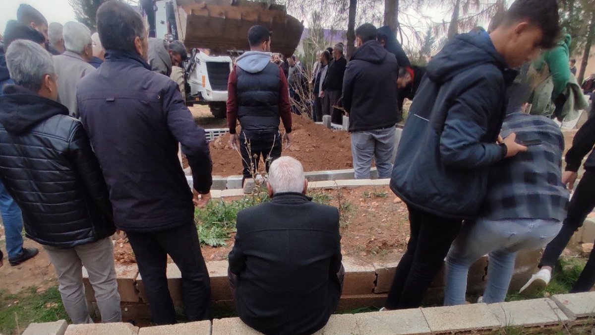 İstanbul'da çocuklarını öldürüp, intihar etmişti... Yan yana toprağa verildiler