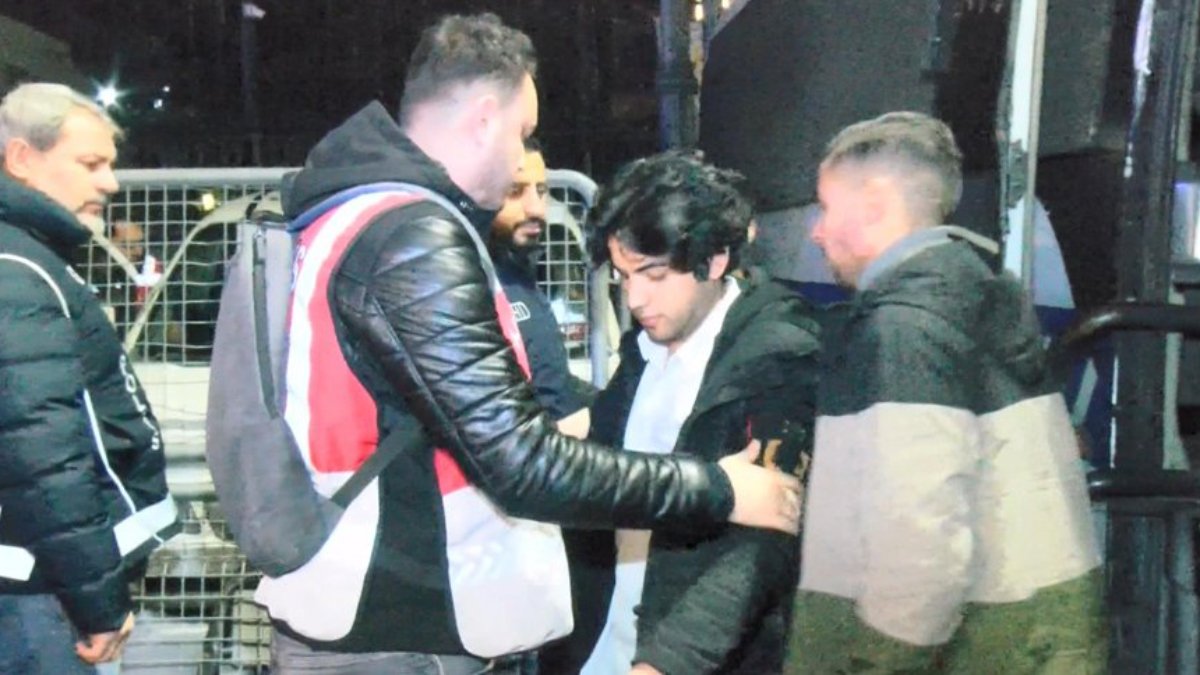 Taksim'de yılbaşı denetimi: 60 kaçak göçmen yakalandı