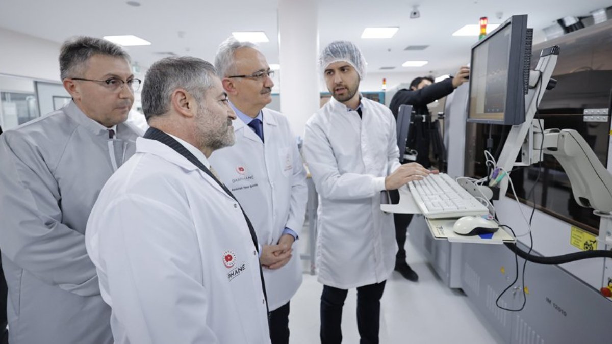 Bakan Nebati'den Darphane ziyareti