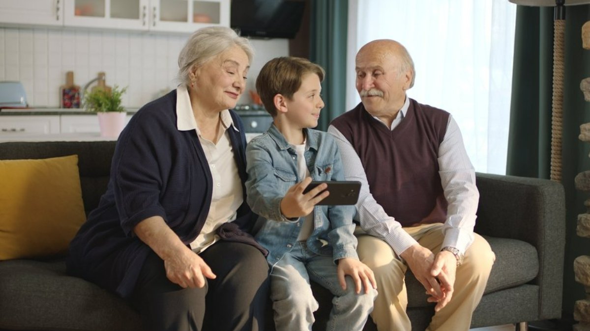 İtalya'dan konuşulan karar: "Torunlar büyükanne ve büyükbabayla görüşmeye zorlanamaz"