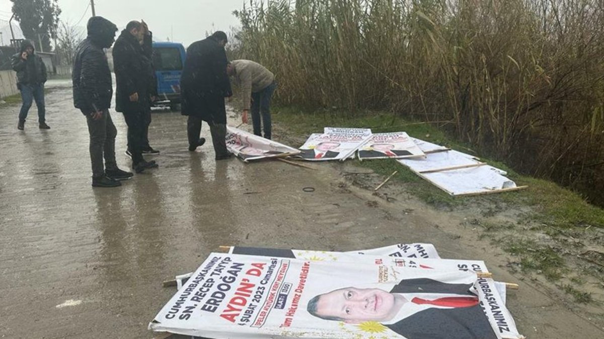 Cumhurbaşkanı Erdoğan'ın afişleri dereye atıldı