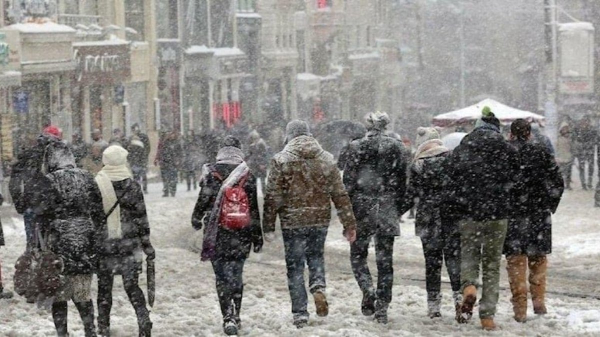 AKOM saat ve gün verdi! İstanbul için fırtına ve kar uyarısı