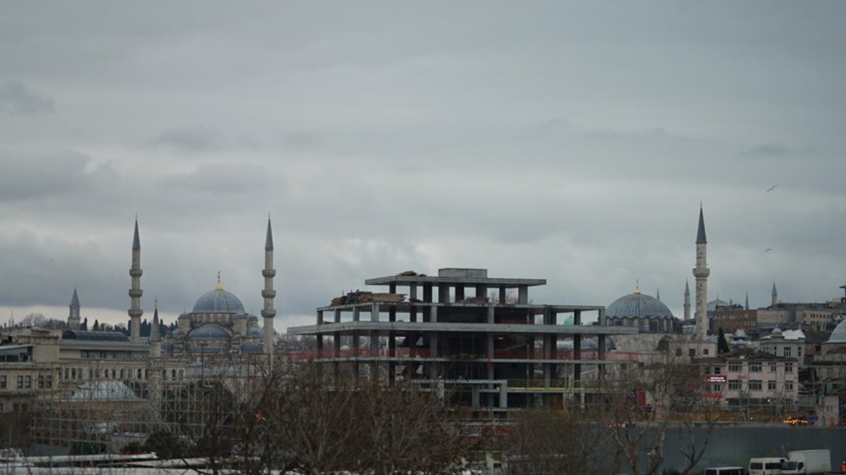İstanbul'un silüetine inşaat darbesi
