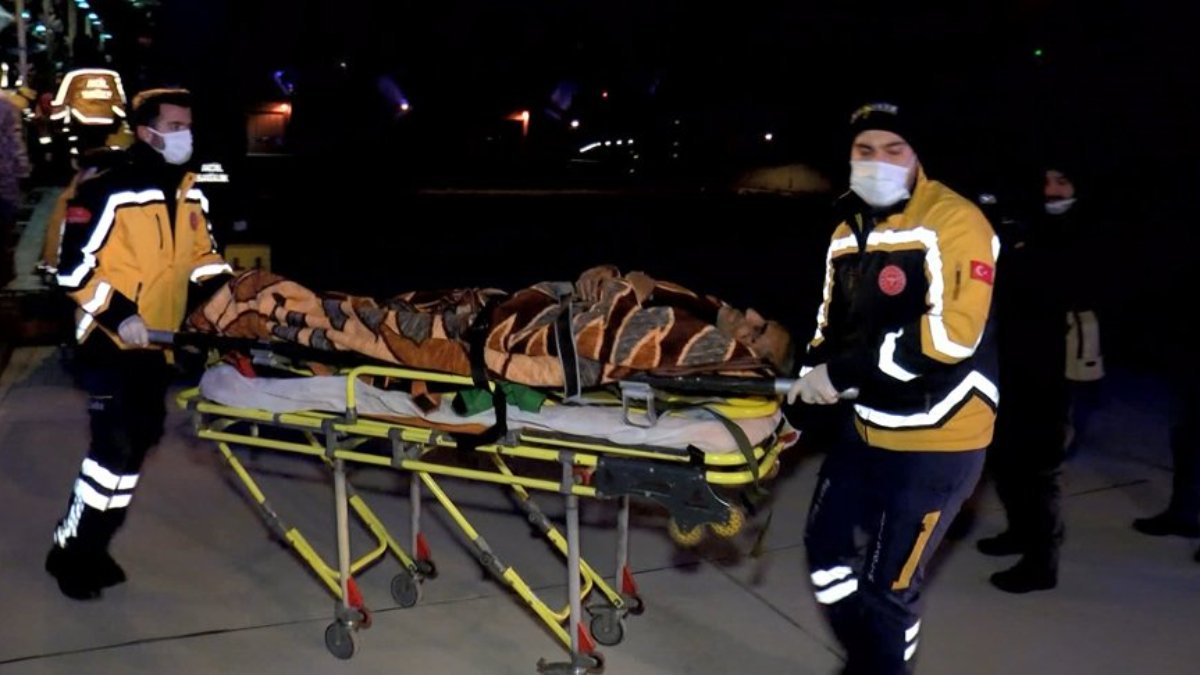 51 yaralı Kahramanmaraş'tan uçakla İstanbul'a getirildi