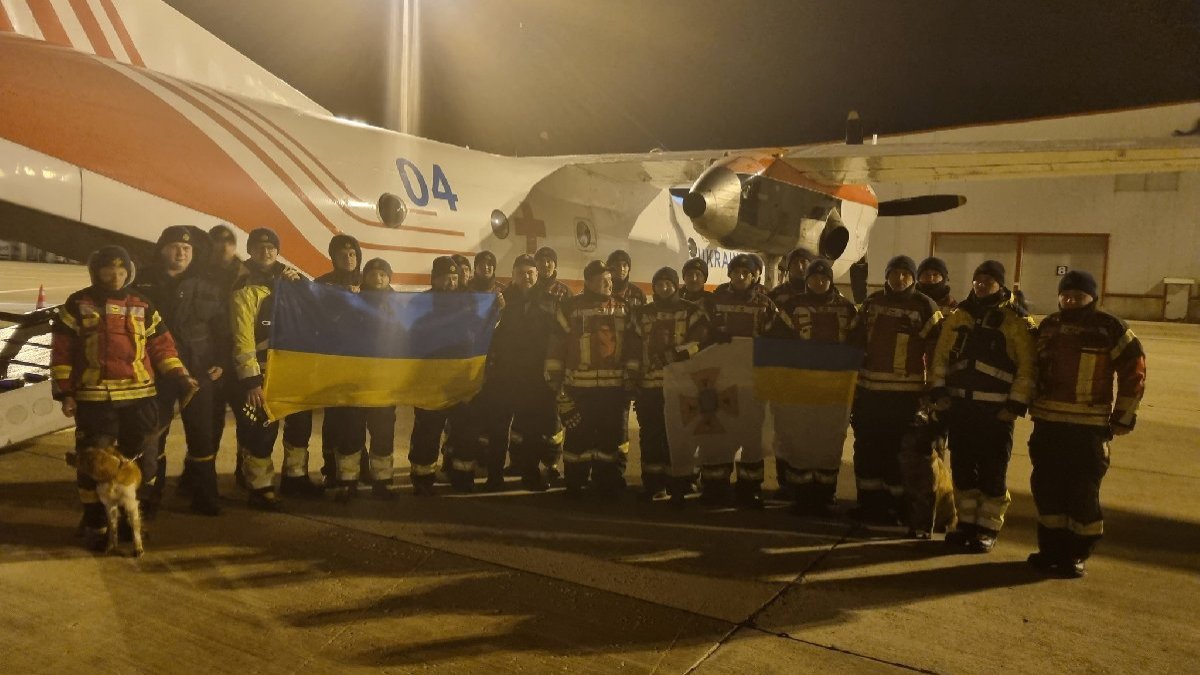 Zelenskiy: Ukrayna arama kurtarma ekibi Türkiye'ye gönderildi