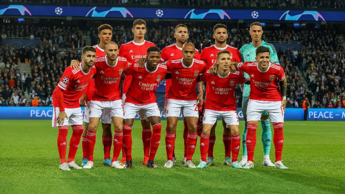 Benfica'dan depremzedeler için saygı duruşu