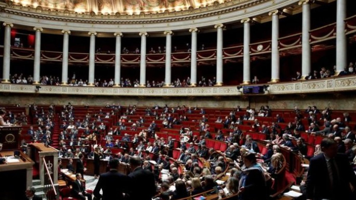 Fransa Meclisi'nde Türkiye için saygı duruşu