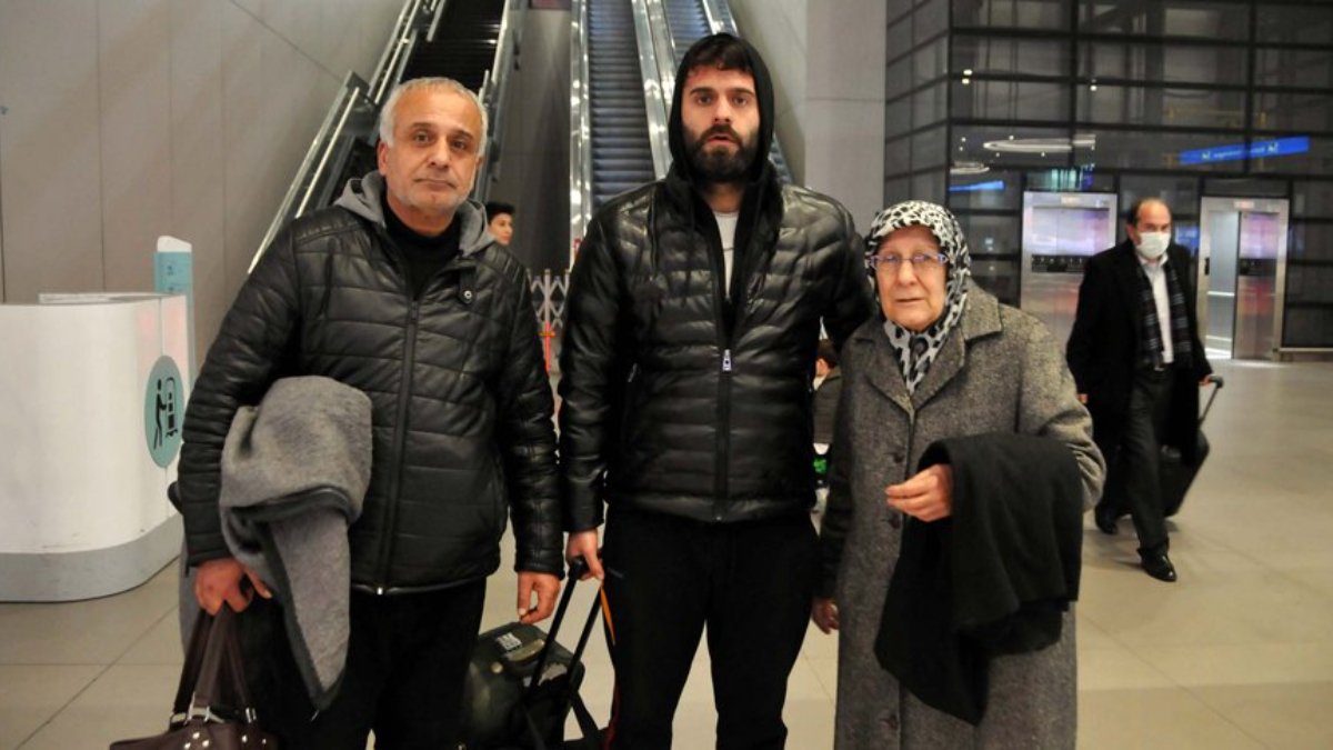 Tahliye uçuşlarıyla İstanbul'a gelen depremzedeler yaşadıkları felaketi anlattı