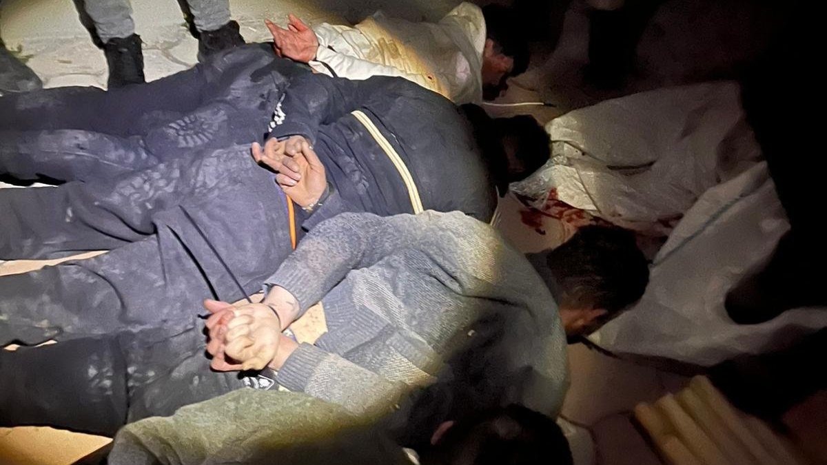 Depremde boşaltılan evlerden hırsızlık yapan 3 kişi gözaltına alındı