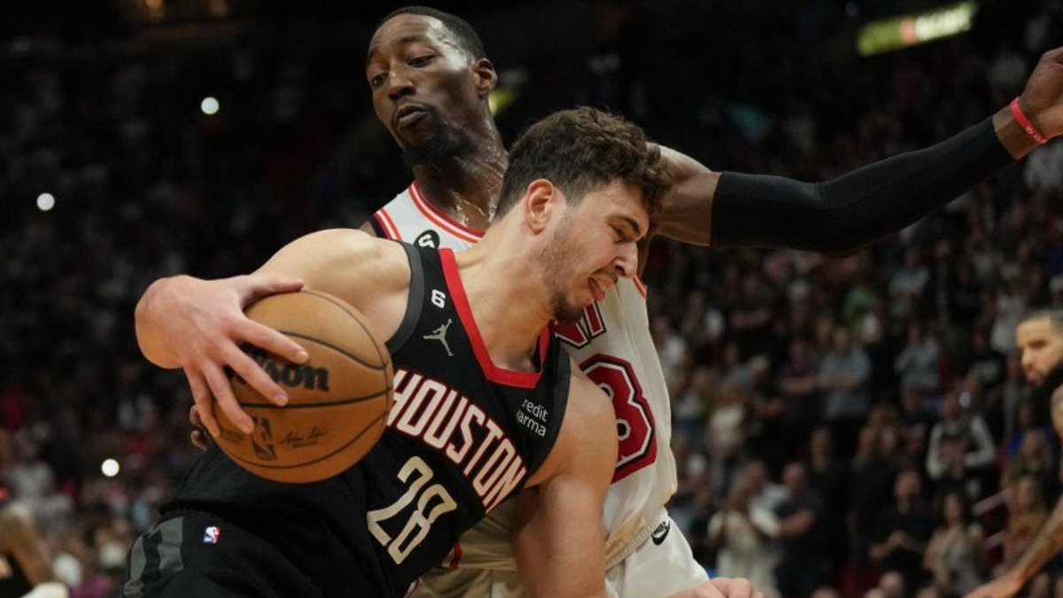 T Lue Rockets NBA'de Heat, Alperen Şengün'lü Rockets'ı son saniyede yendi - Sözcü