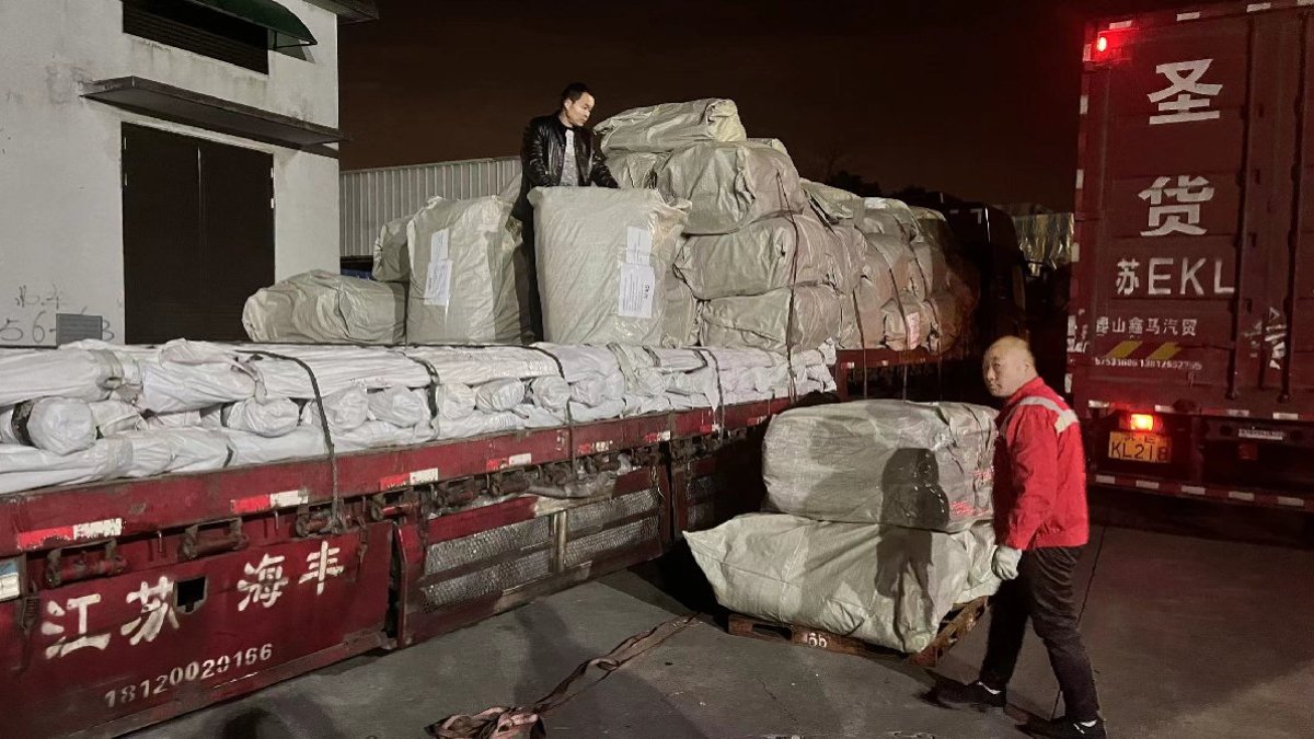 Çin'den ilk deprem yardımı sevkiyatı yola çıktı