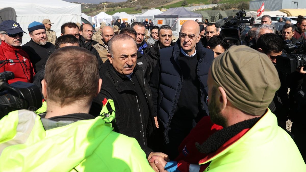 Yunanistan Dışişleri Bakanı Dendias: İlişkimizi düzeltmek için başka bir depremi beklememeli