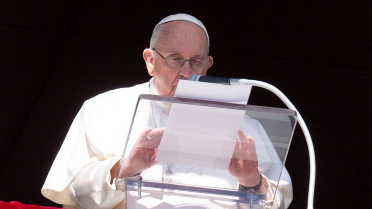 Papa Francis: 'Depremden etkilenenler için neler yapabileceğimizi düşünelim'