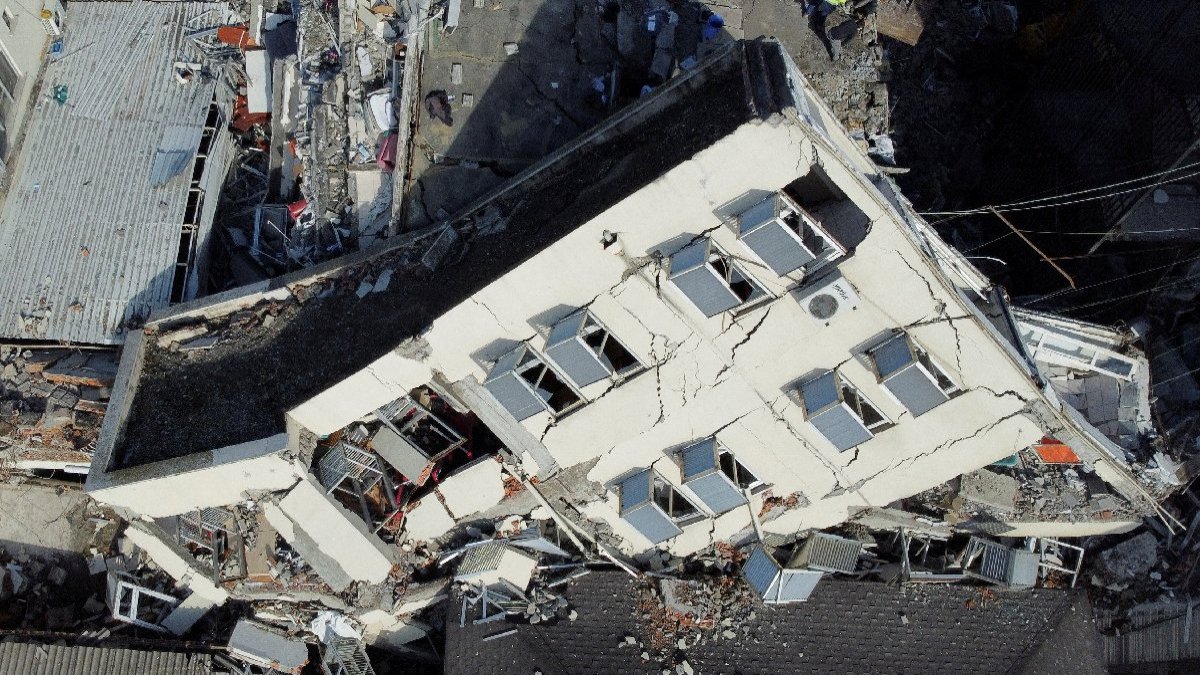 Deprem bölgesiyle ilgili çarpıcı tespit: Yer kabuğu 7.3 metre kaydı