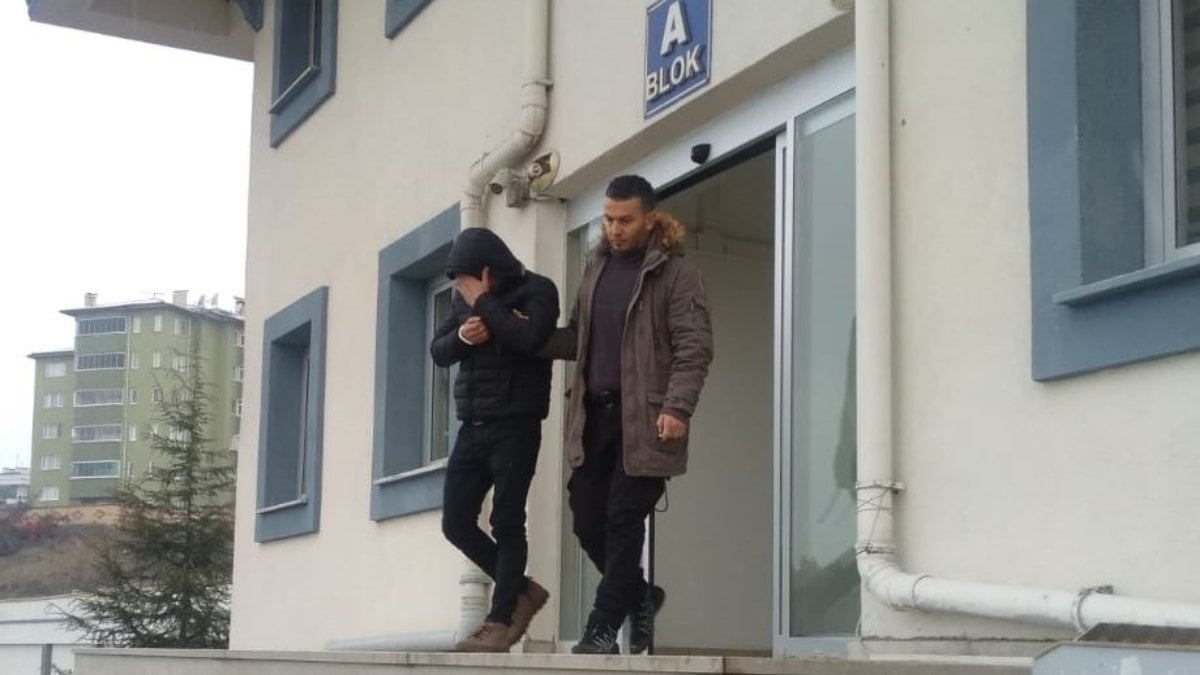 Kızdığı doktorun aracı sanıp başka otomobile zarar verdi