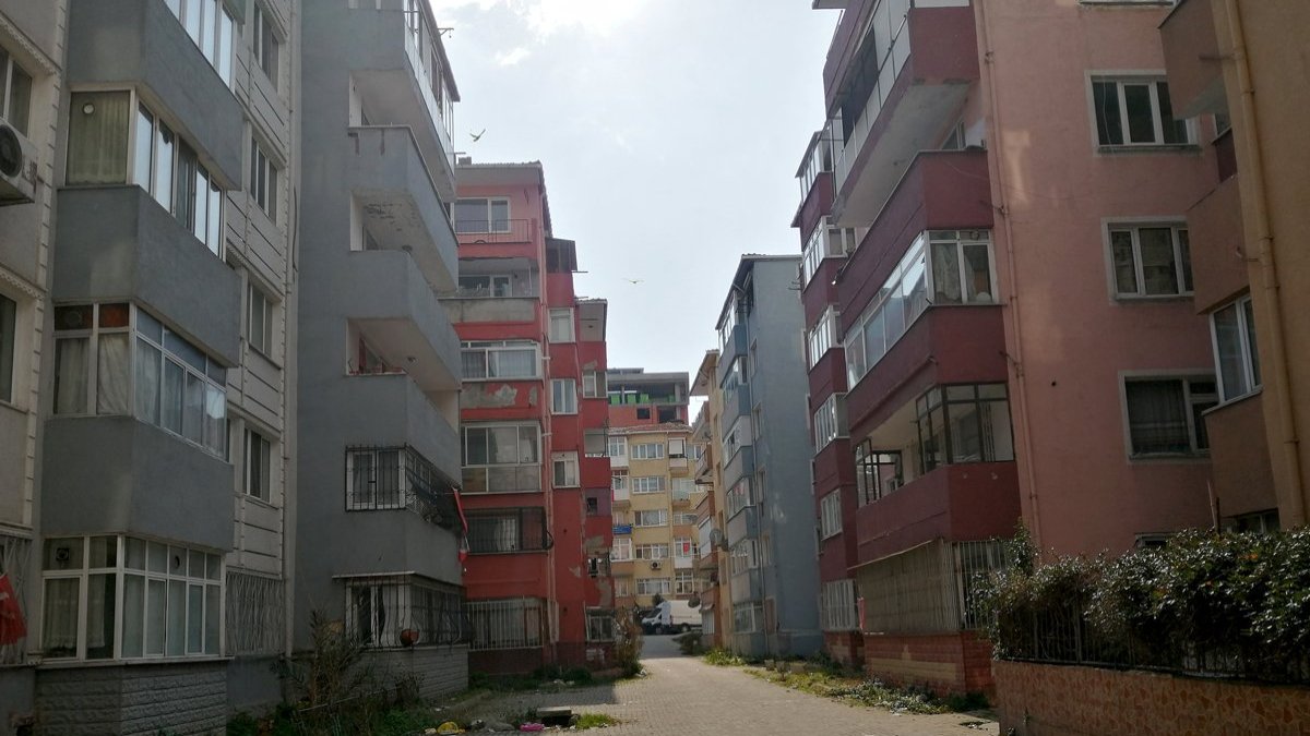 Anlaşmazlık nedeniyle yıkılamayan 240 dairelik site için 'acil yıkılmalı' raporu