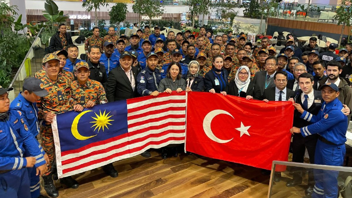 Malezya arama kurtarma ekibi alkışlarla ülkesine uğurlandı