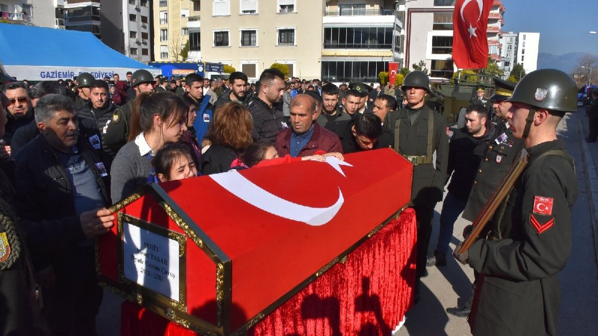 Şehit Uzman Çavuş Taşar, İzmir'de son yolculuğuna uğurlandı