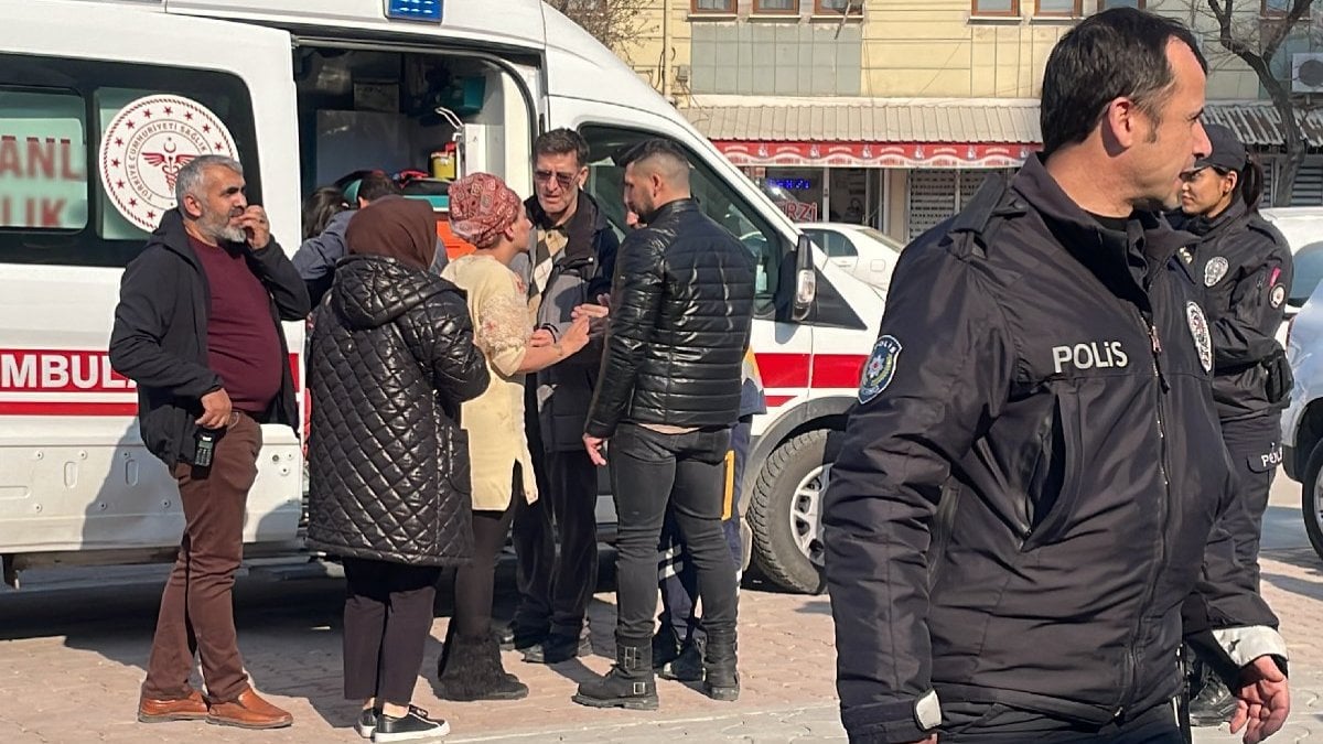 Eski karısını bıçakla rehin alan şüpheli, çocuklarını görünce teslim oldu