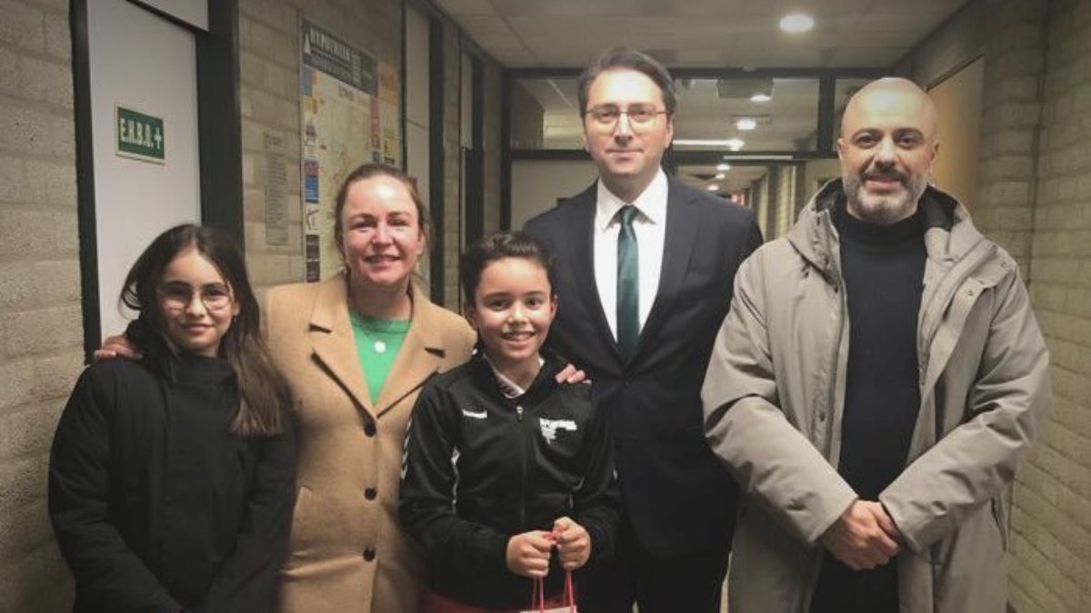 Hollanda'da 10 yaşındaki Ali Cem, pet şişelerle depremzedeler için 2 bin euro topladı