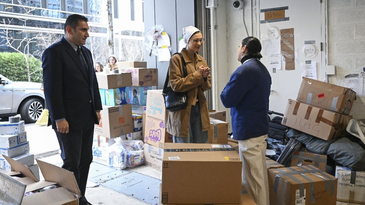 Ünlü model Bella Hadid, depremzedeler için yardım kutuları hazırladı