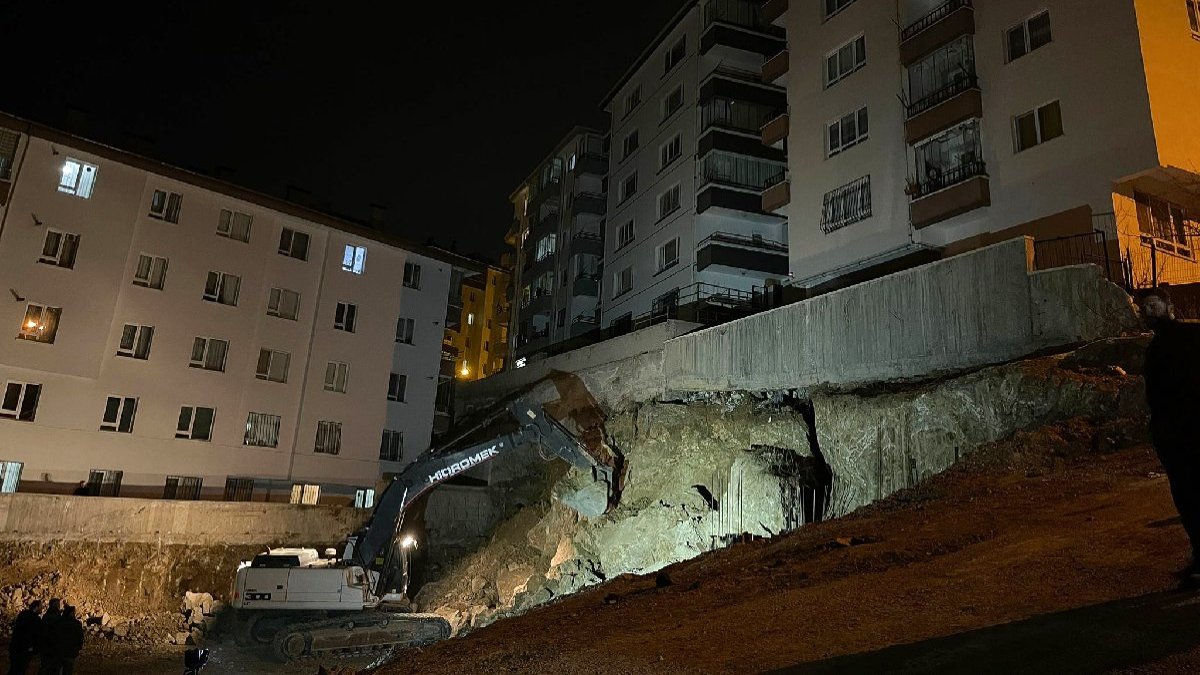 Ankara'da hasar gören 2 bina boşaltıldı
