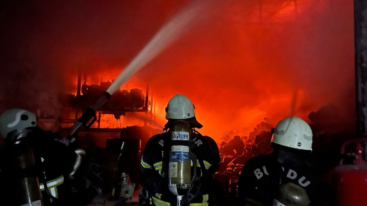 Fabrikada yangın: 4 işçi dumandan etkilendi