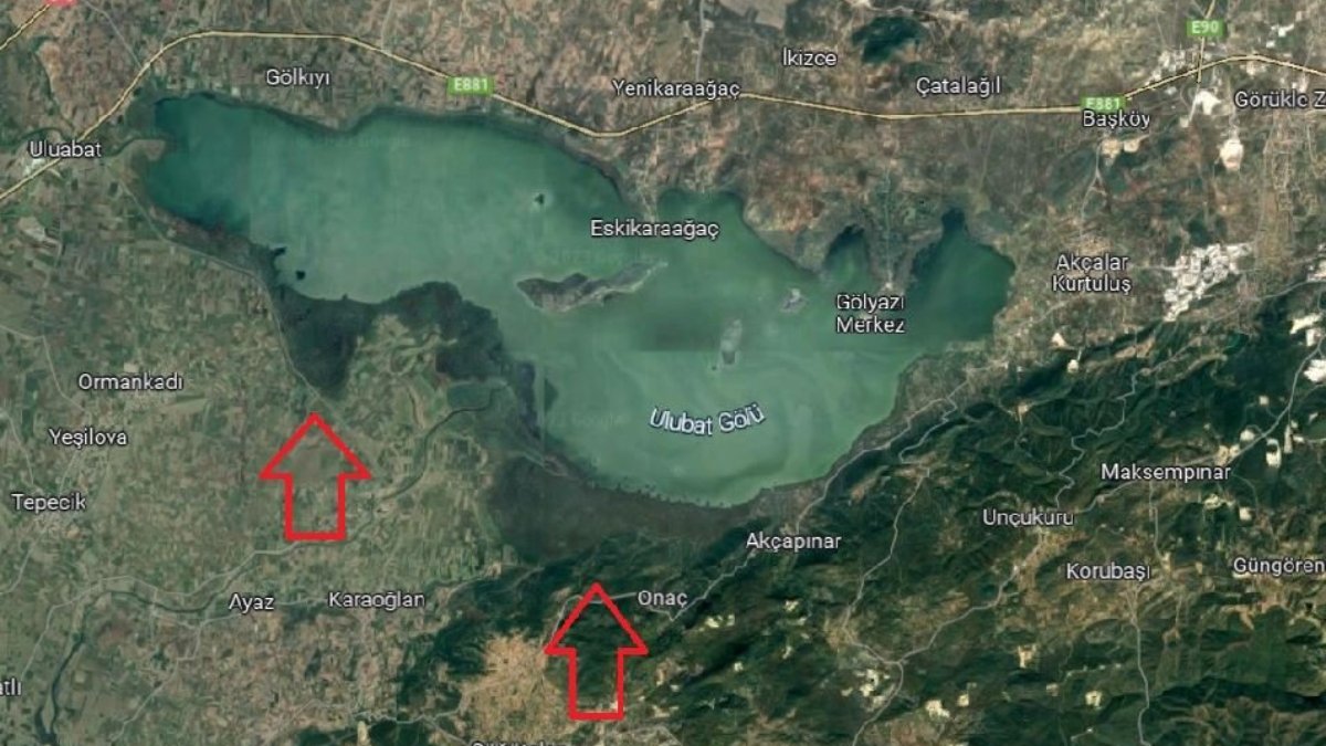 Adım adım geri çekiliyor: Kayıkların geçtiği köprünün altı park alanı oldu