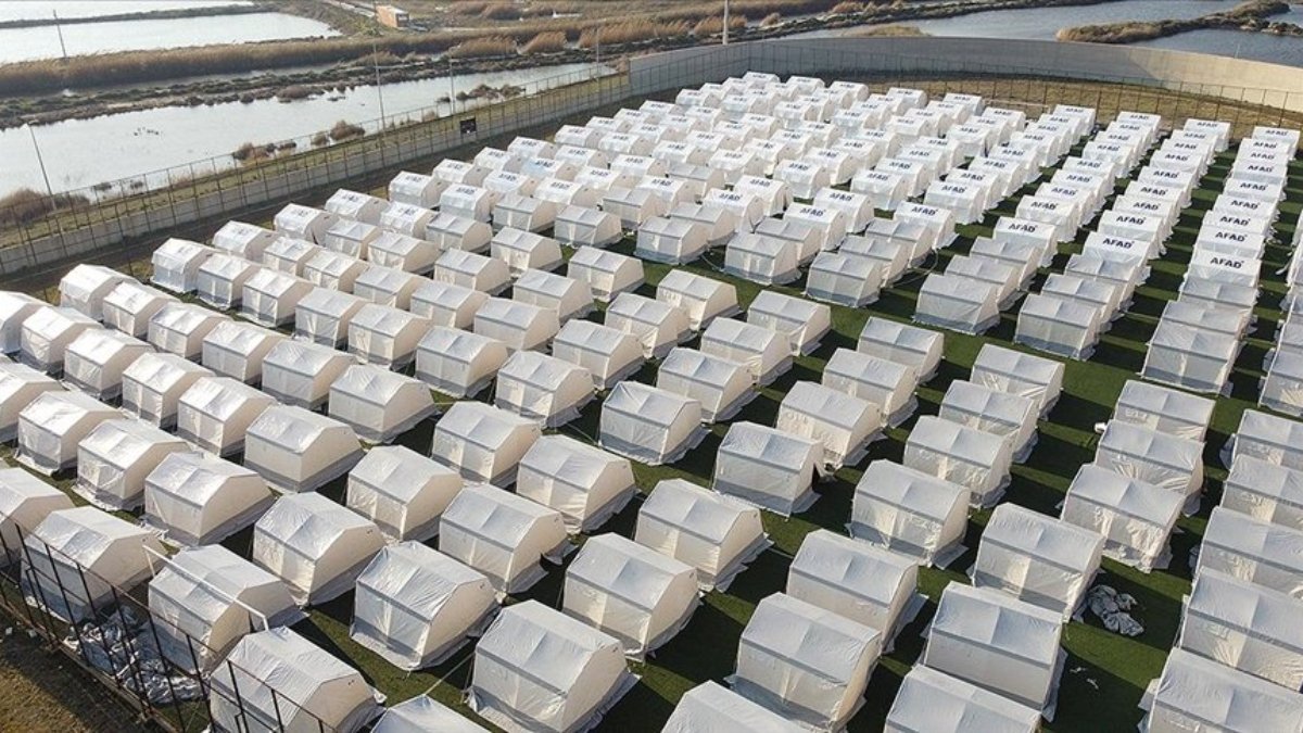 İsrail, Türkiye’deki depremzedeler için çadır gönderdi