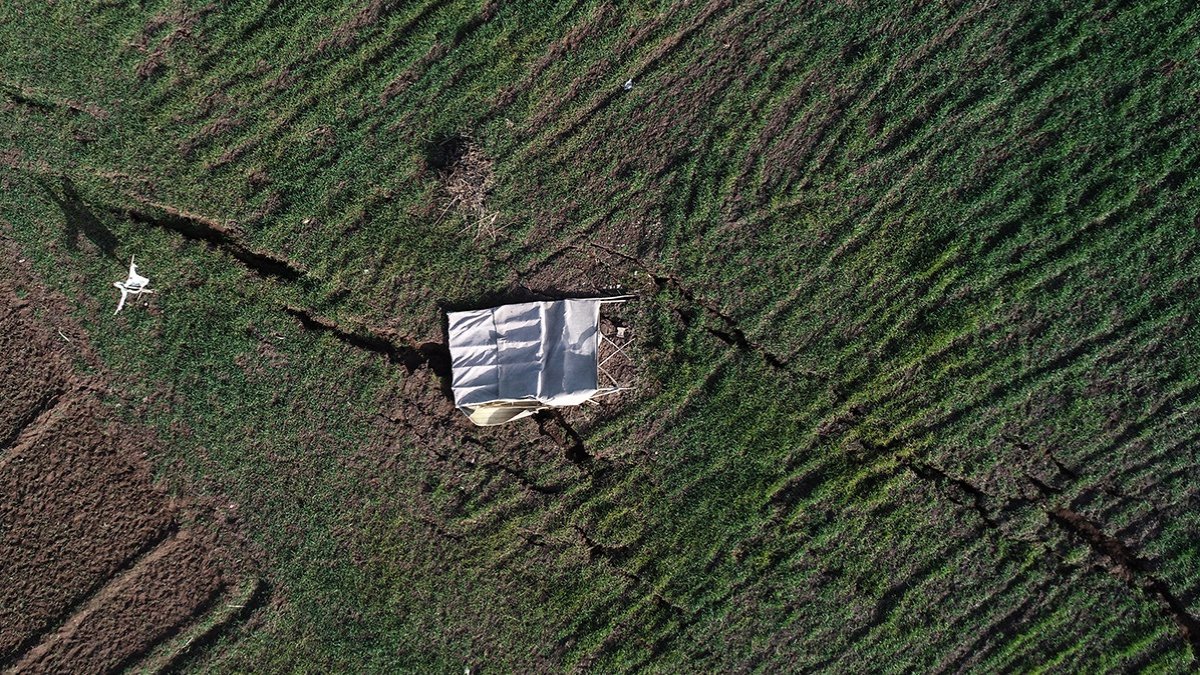 Gölbaşı Gölleri Tabiat Parkı'nda yarıklar oluştu
