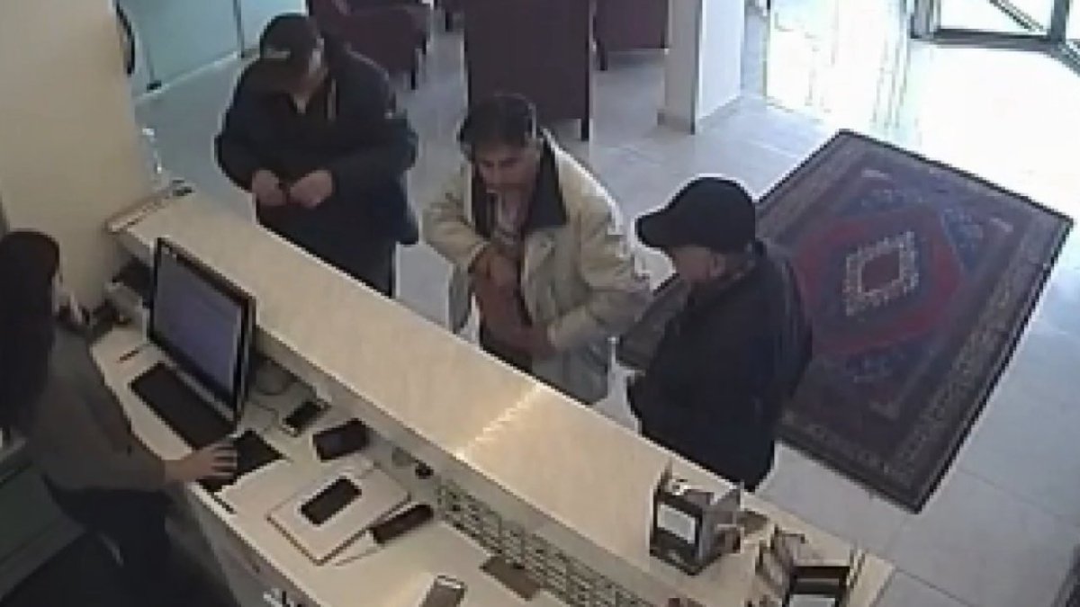 Başkasına ait arsayı müteahhide satmaya çalışırken yakalandılar