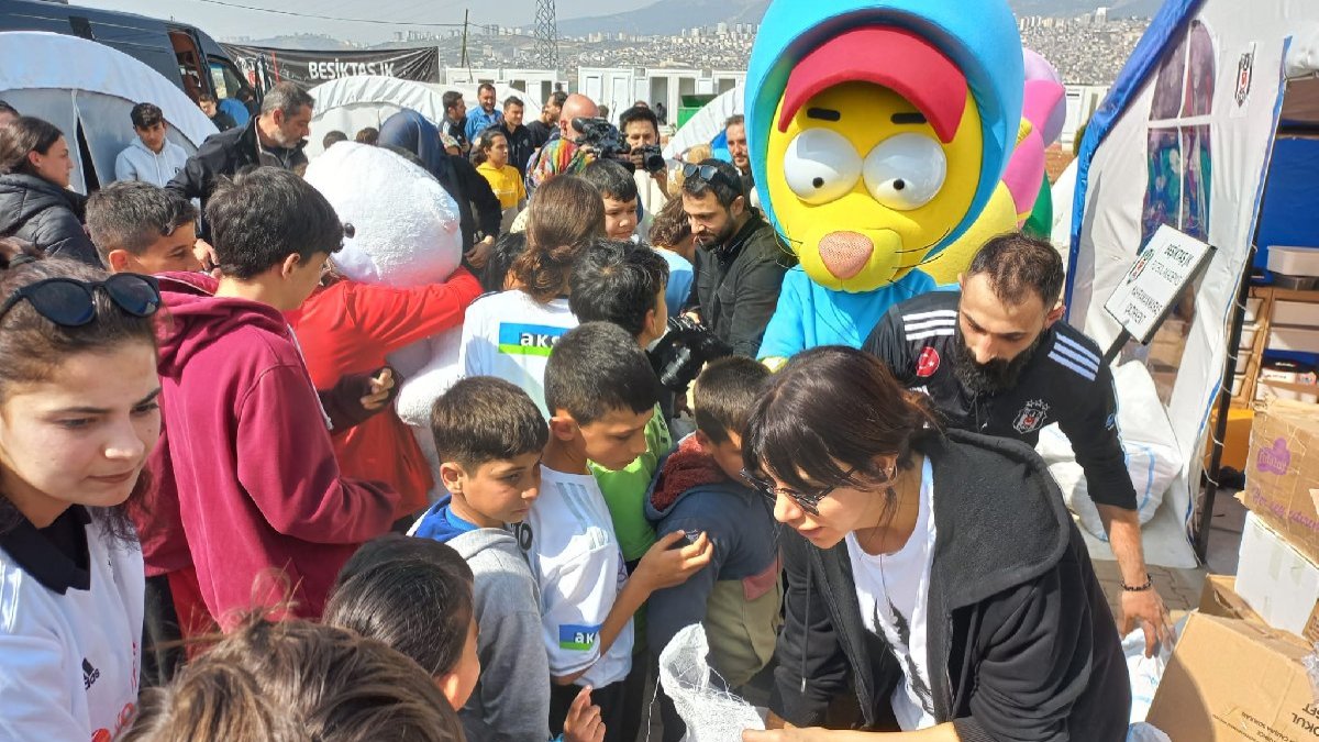 Beşiktaş taraftarlarının gönderdiği oyuncaklar Kahramanmaraş'a ulaştı