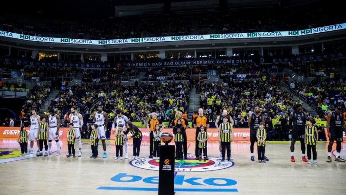 Fenerbahçe Beko maçında 'hükümet istifa' sloganı