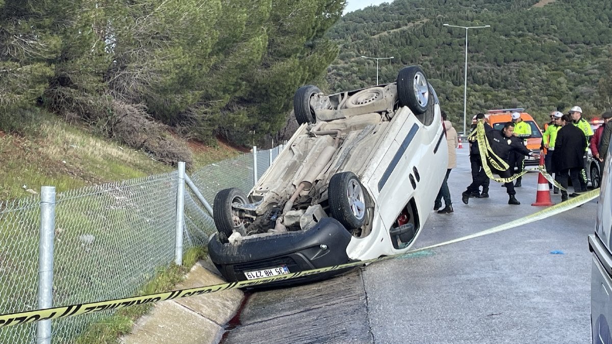 İzmir'de polisten kaçan aracın kaza yapması sonucu 2 kişi öldü