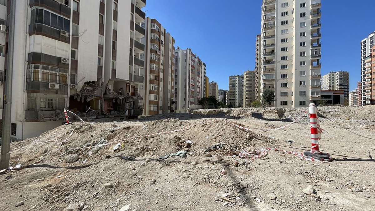 Yıkılan binanın müteahhidi: 'Normalden çok çimento kullandım'