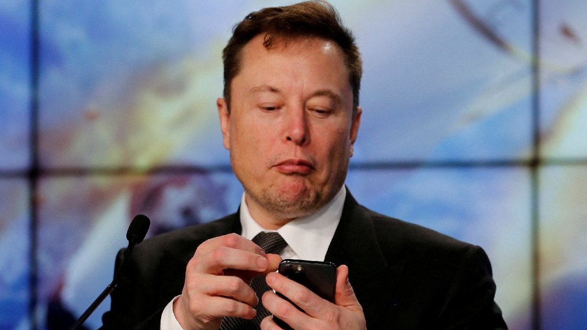 Elon Musk'tan pot üstüne pot.. Engelli çalışanıyla alay etti