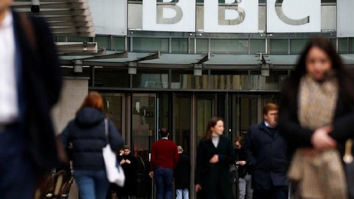 İngiltere'de hükümetin göç politikasını eleştiren BBC sunucusu Lineker görevden alındı