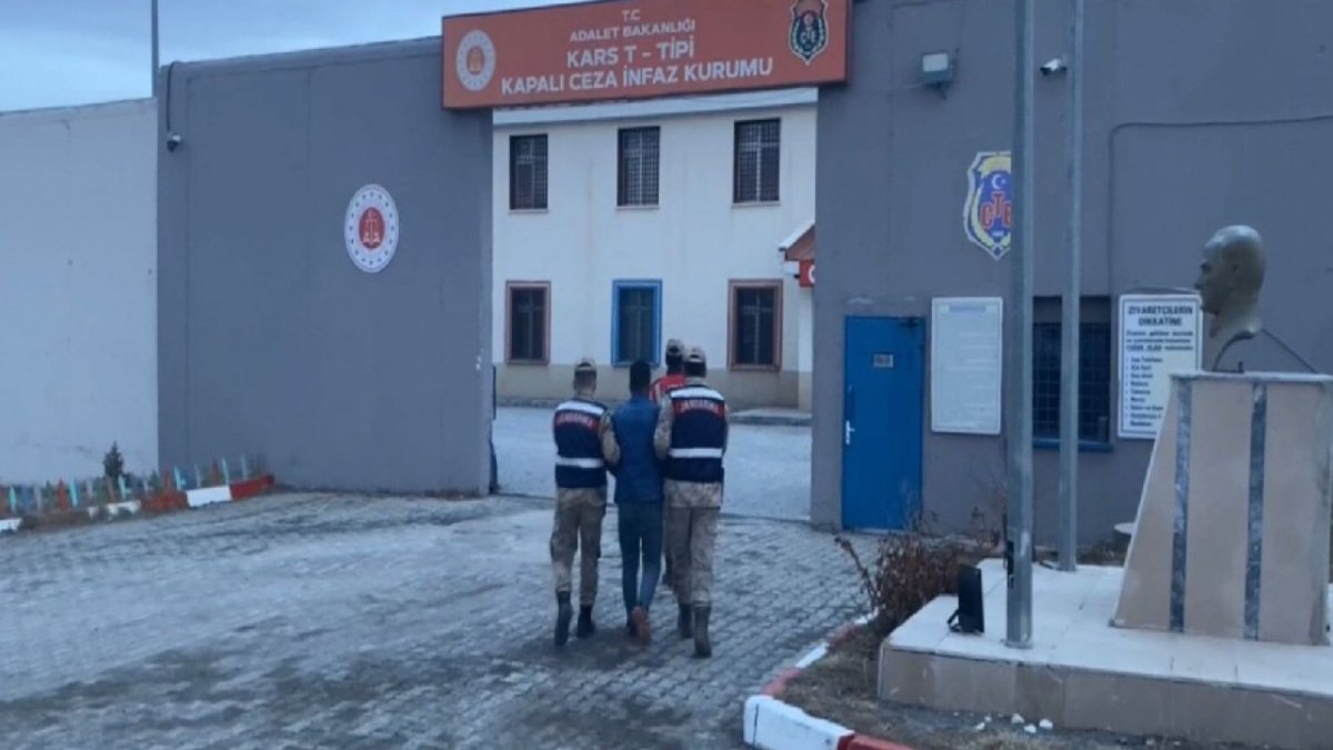 Midesi ve bağırsağından 412 gram uyuşturucu çıktı