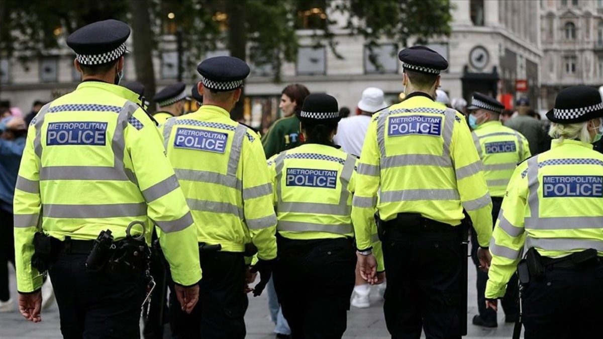 İngiltere ve Galler'de yüzlerce polis, kadına şiddetle suçlandı