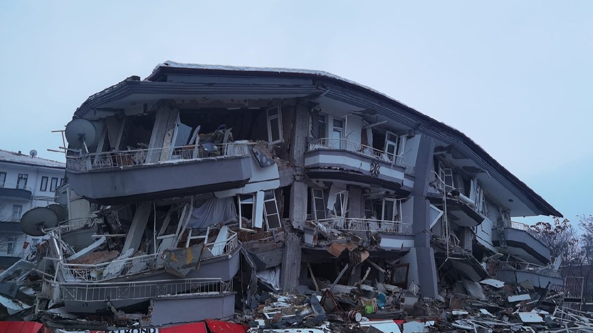 Depremin bilançosu ağırlaşıyor, yıkılacak bina sayısı belli oldu