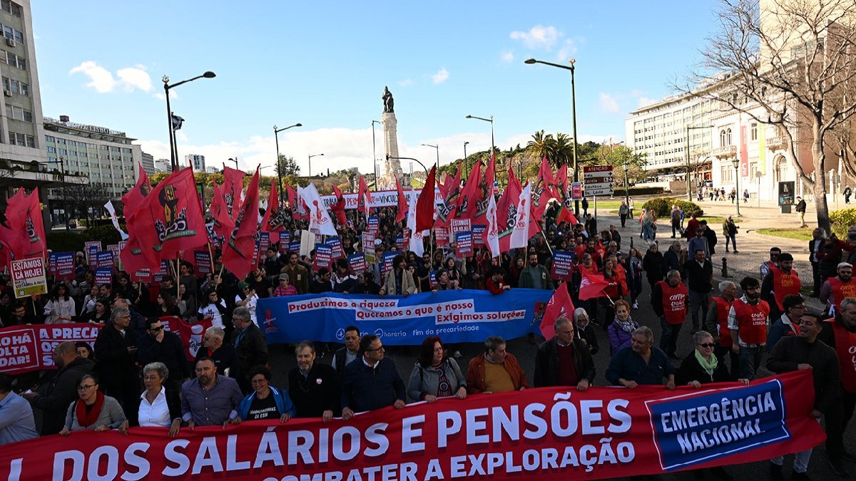 Portekiz'de binlerce işçi maaş artışı talebiyle gösteri yaptı