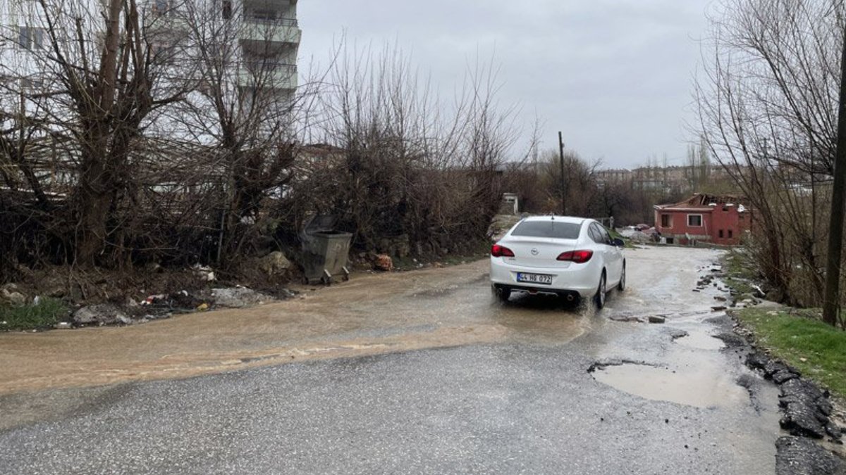 Deprem bölgesi Malatya'da kar ve yağmur etkili oluyor