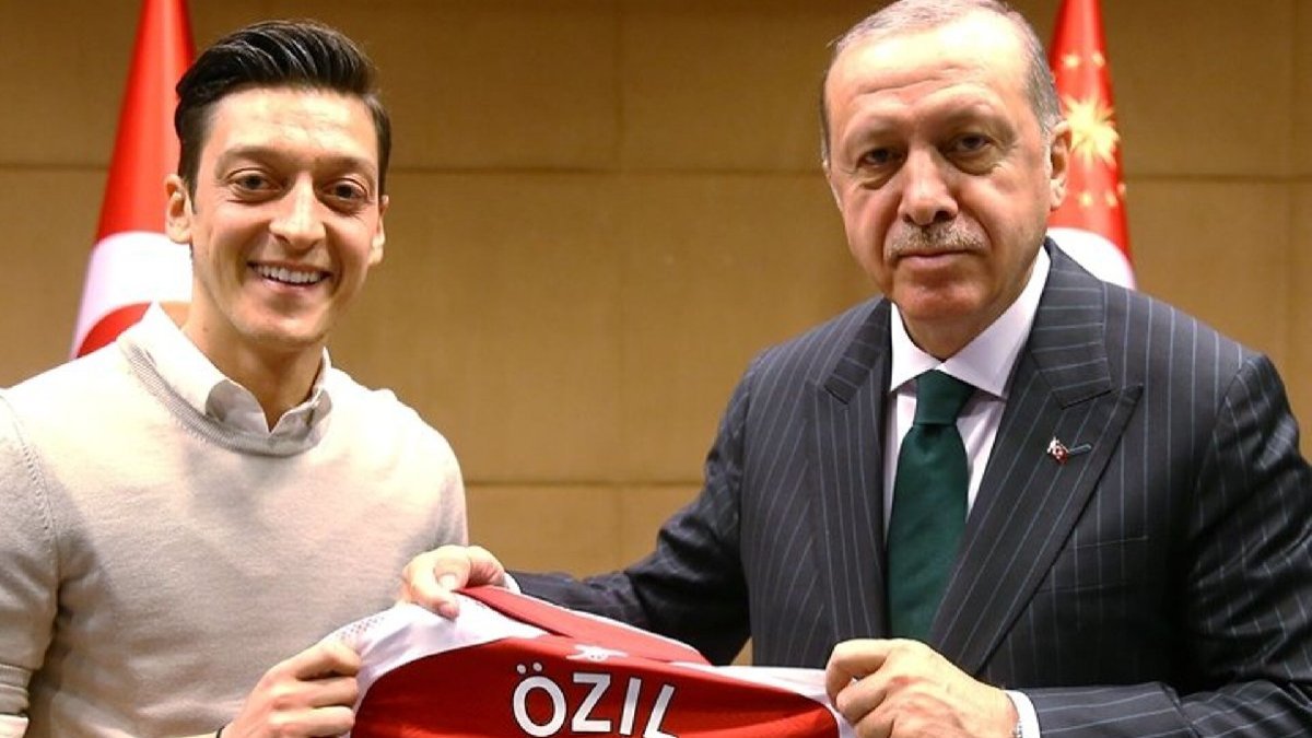 'Cumhurbaşkanı Erdoğan'la fotoğrafı Mesut Özil'in sonu oldu'