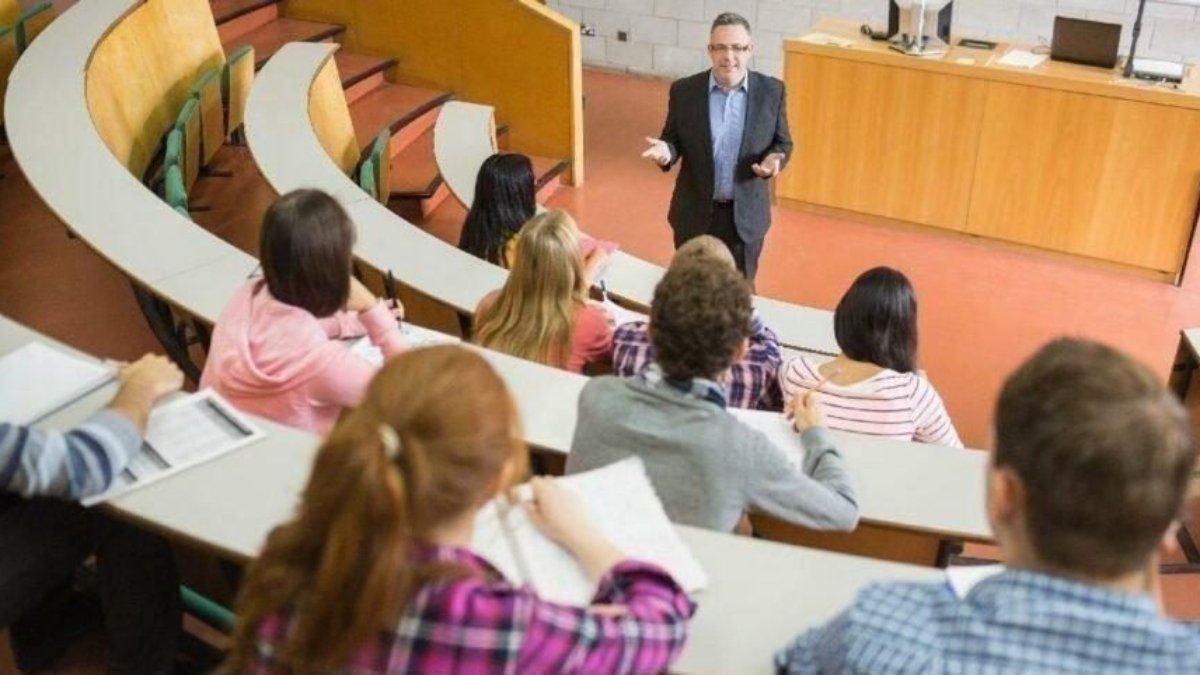 Haliç Üniversitesi öğretim üyeleri alıyor
