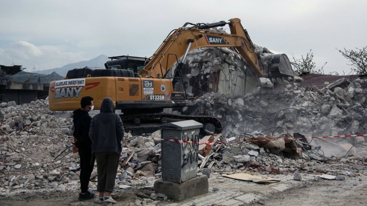 Depremden etkilenen 239 kişi yoğun bakımda