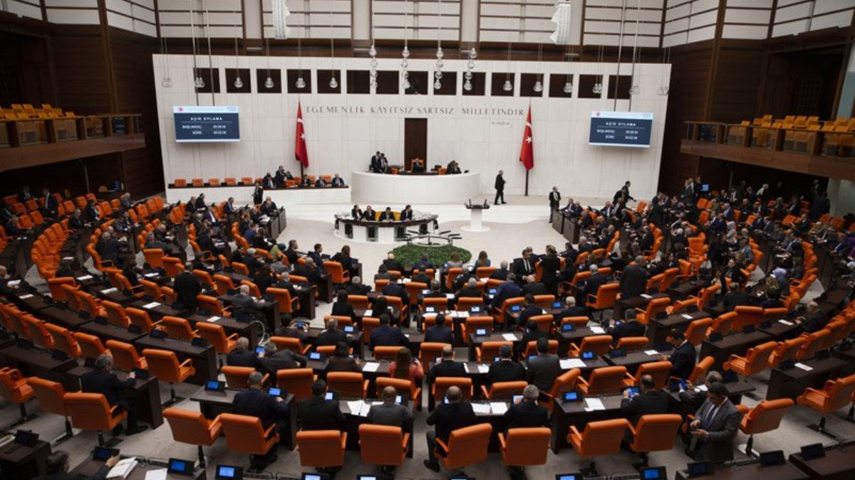 Emeklilikte Yaşa Takılanlarda son durum... EYT düzenlemesi Meclis'te kabul edildi