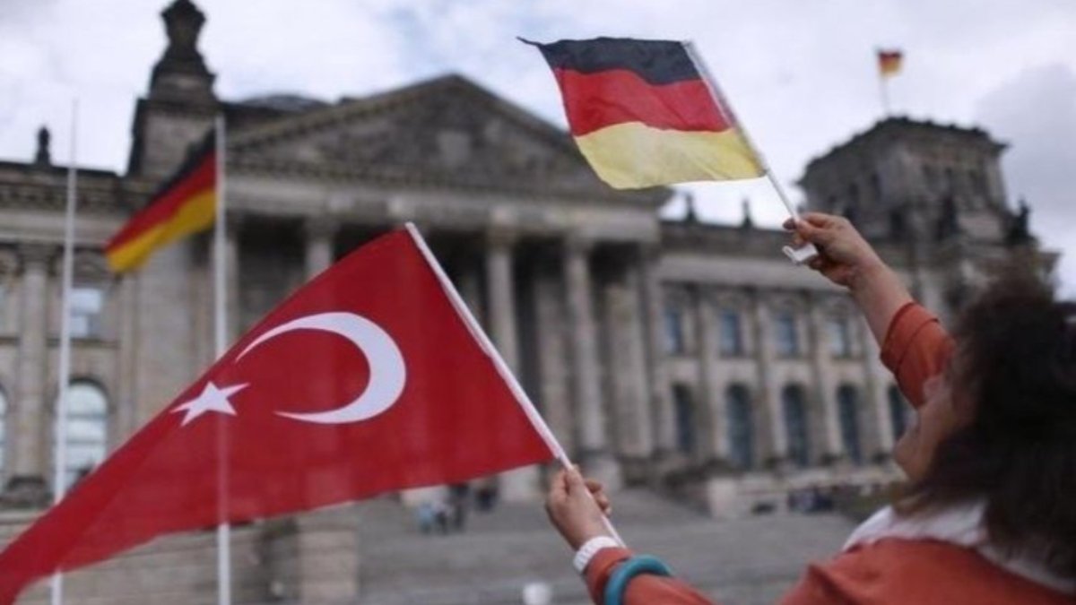 Almanya'da yeni yabancı işçi yasası: Türklere kapılar sonuna kadar açıldı