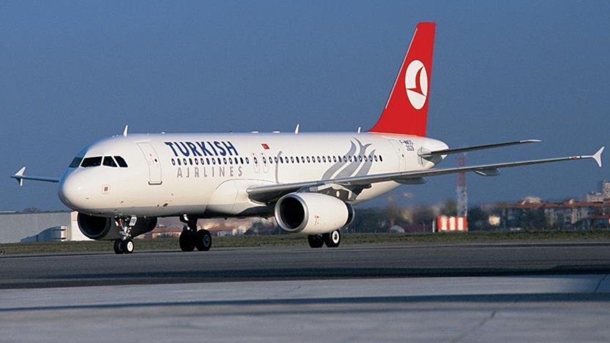 Alkollü yolcu uçakta olay çıkardı: THY uçağı acil iniş yaptı