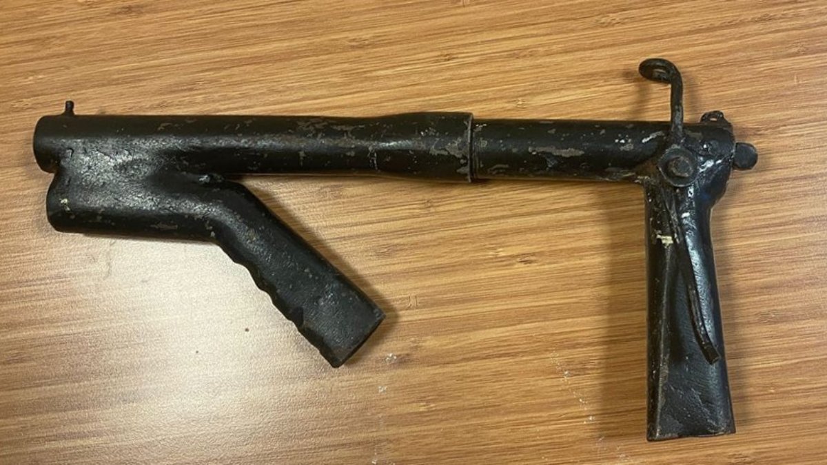 Bursa'da bir kişinin yol kenarında bulduğu düzenek ateş aldı, bacağından yaralandı