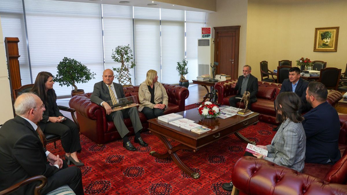 Kılıçdaroğlu, katledilen 4 kadının aileleri ile görüştü